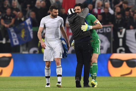 早报 ｜ 法兰克福3比3多特蒙德