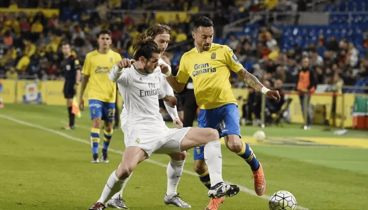 《光与影：33号远征队》拿下金摇杆奖所有提名奖项